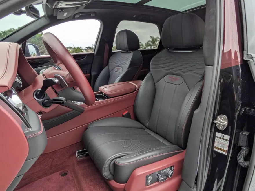 2025 Bentley Bentayga Azure photo 1