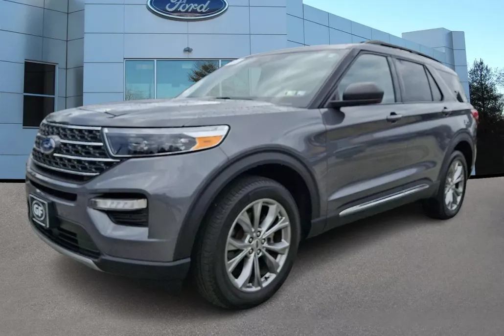 2023 Ford Explorer XLT photo 1