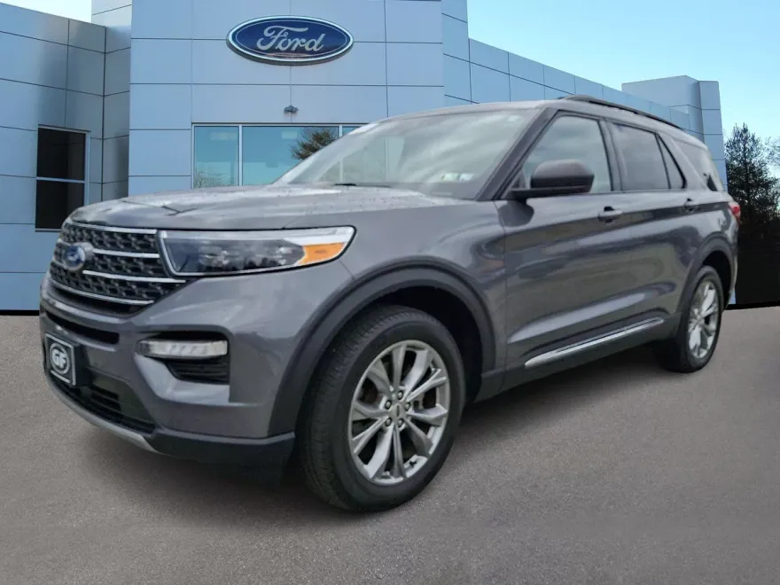 2023 Ford Explorer XLT photo 1