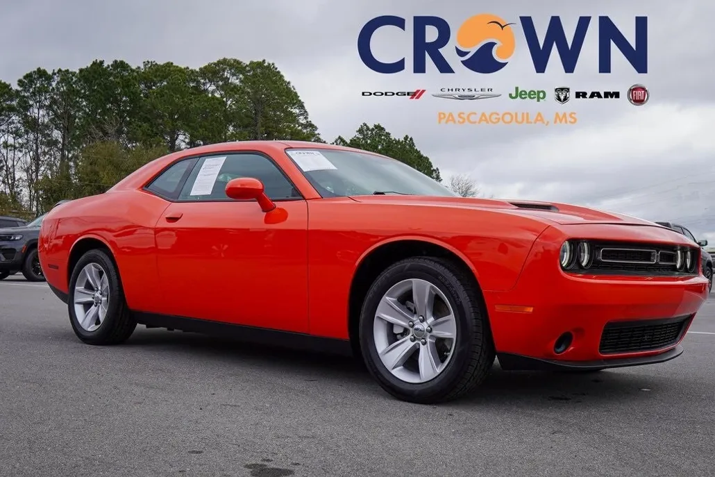 2023 Dodge Challenger SXT photo 1