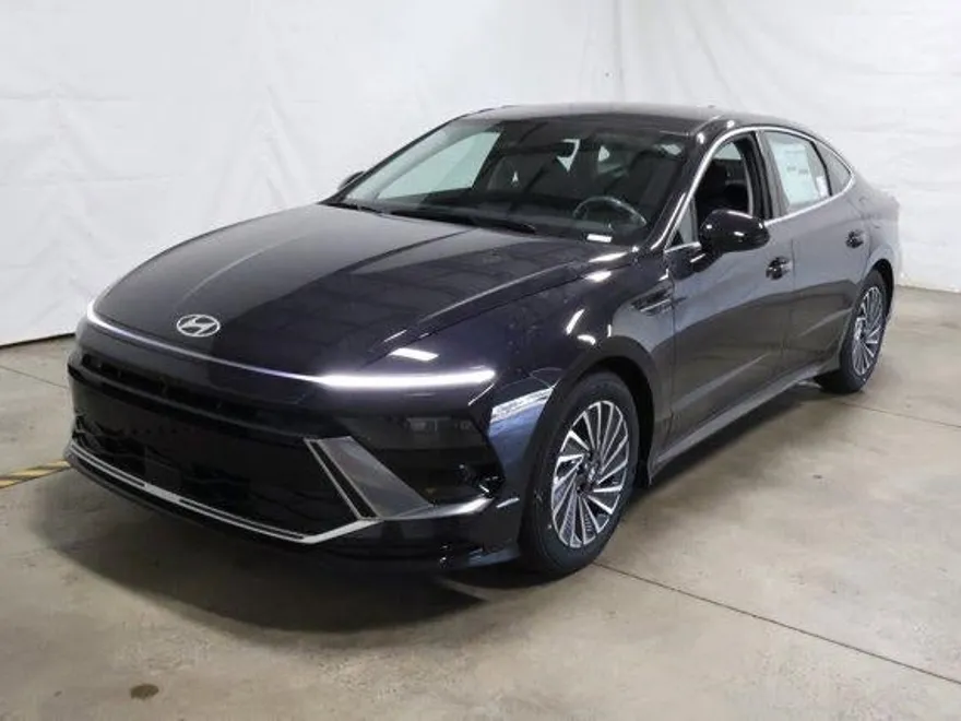 2025 Hyundai Sonata Hybrid SEL photo 1