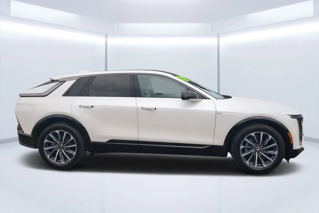 2024 Cadillac Lyriq Sport photo 1