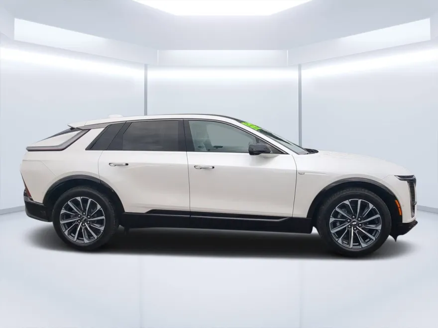 2024 Cadillac Lyriq Sport photo 1