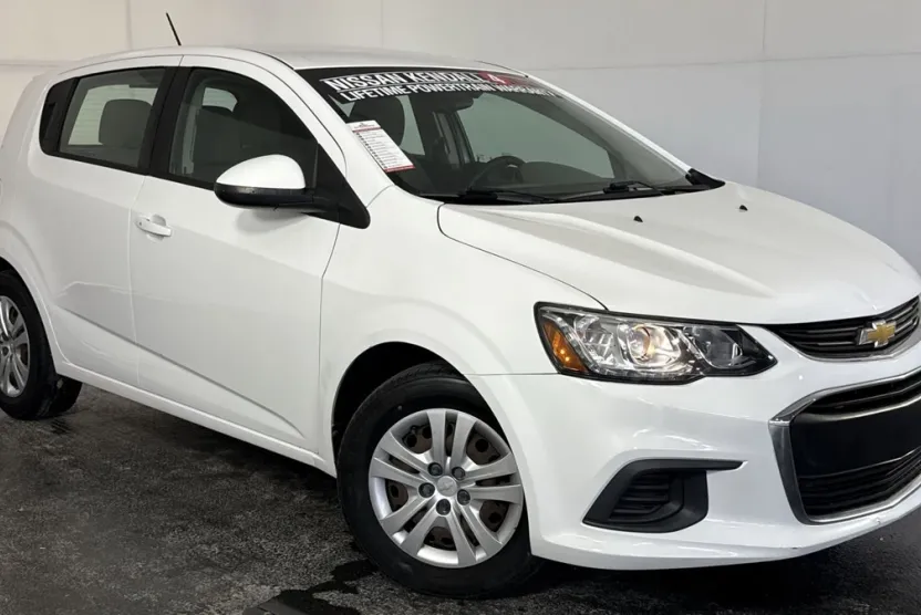 2020 Chevrolet Sonic LT photo 1