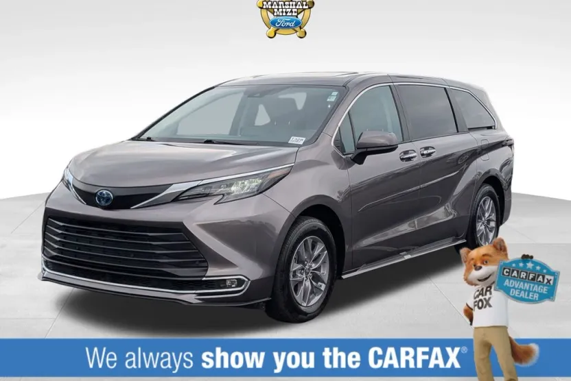 2024 Toyota Sienna XLE photo 1