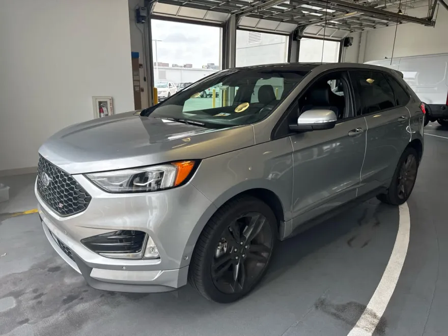 2020 Ford Edge ST photo 1