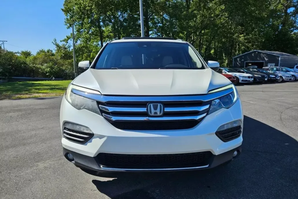 2016 Honda Pilot Touring Sport photo 1