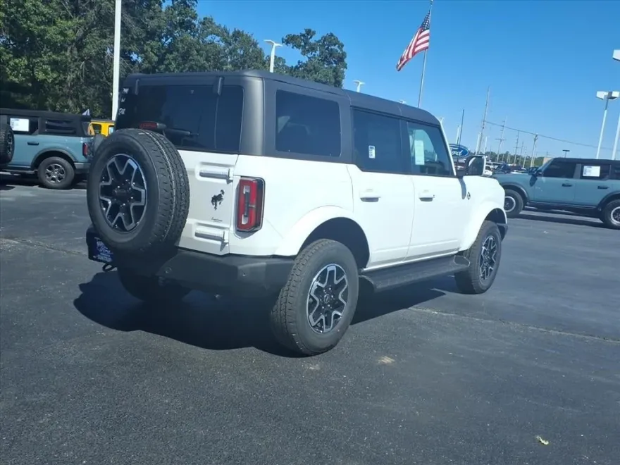 2025 Ford Bronco Outer Banks photo 1