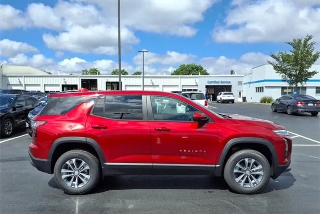 2026 Chevrolet Equinox LT photo 1