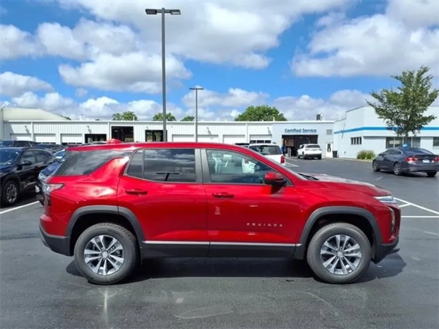 2026 Chevrolet Equinox LT photo 1