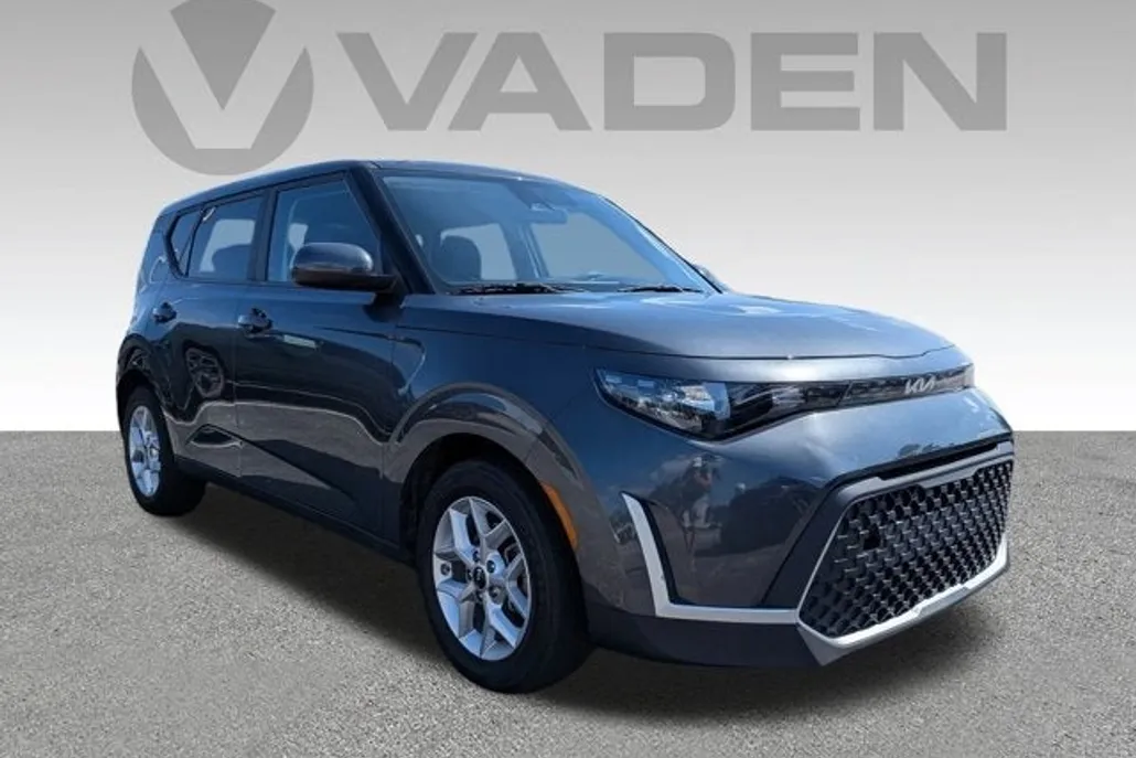 2023 Kia Soul LX photo 1