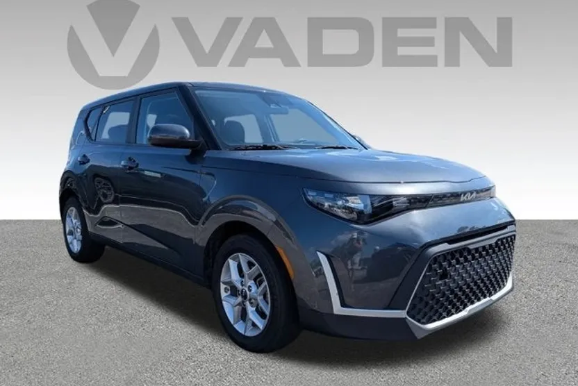 2023 Kia Soul LX photo 1