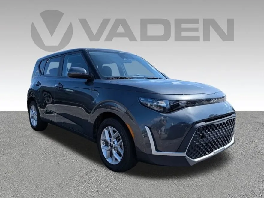 2023 Kia Soul LX photo 1