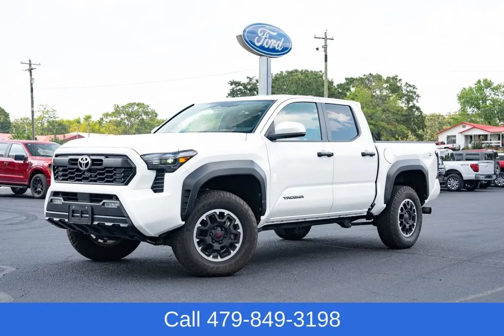 2024 Toyota Tacoma TRD Off-Road photo 1