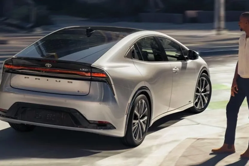 2025 Toyota Prius LE photo 1