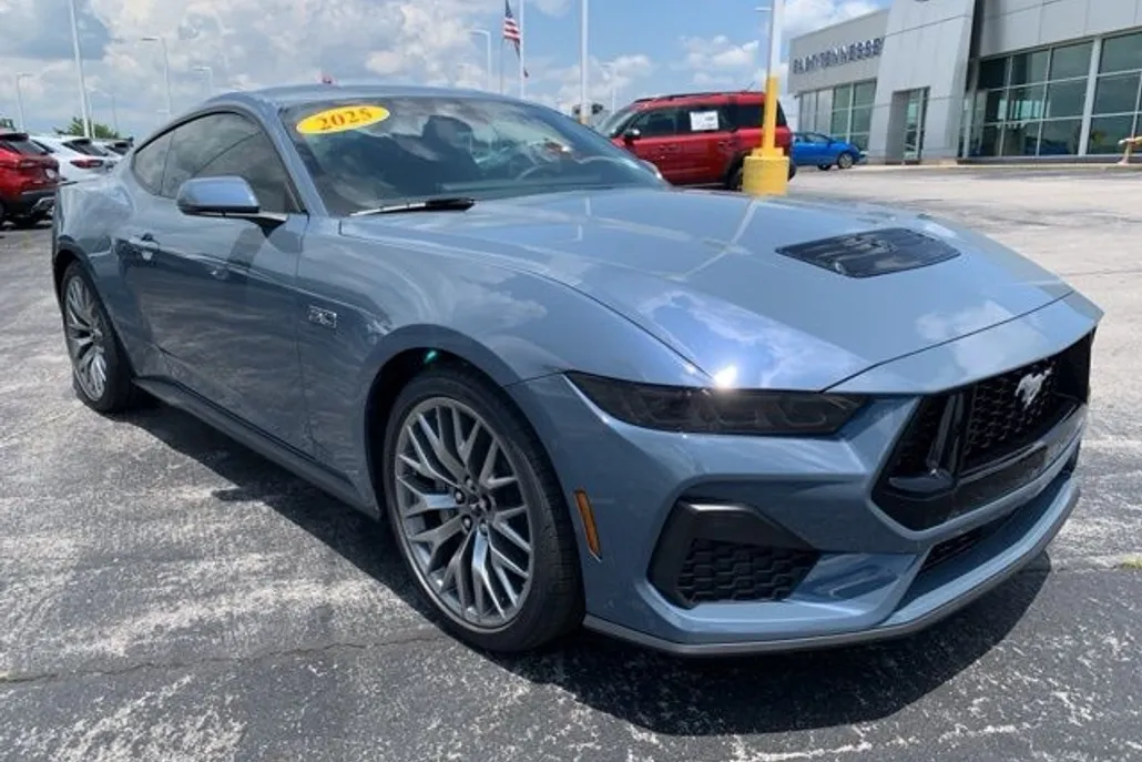 2025 Ford Mustang GT Premium photo 1