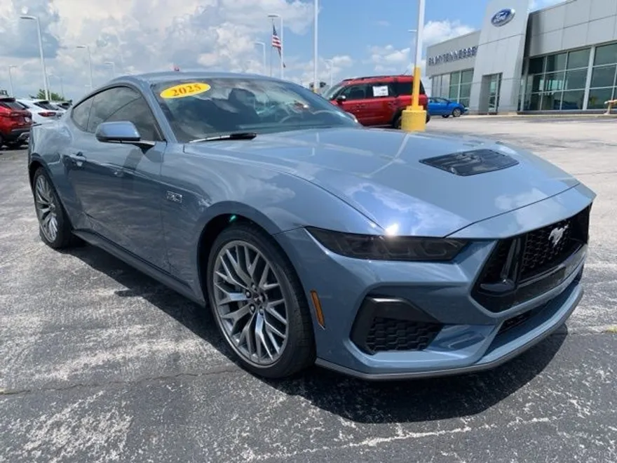 2025 Ford Mustang GT Premium photo 1