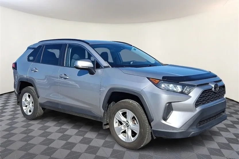 2019 Toyota RAV4 LE photo 1
