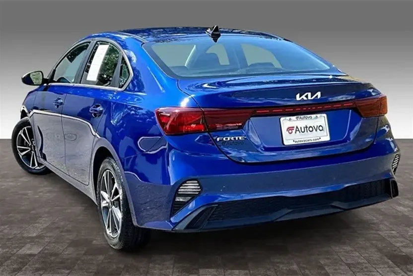 2023 Kia Forte LXS photo 1