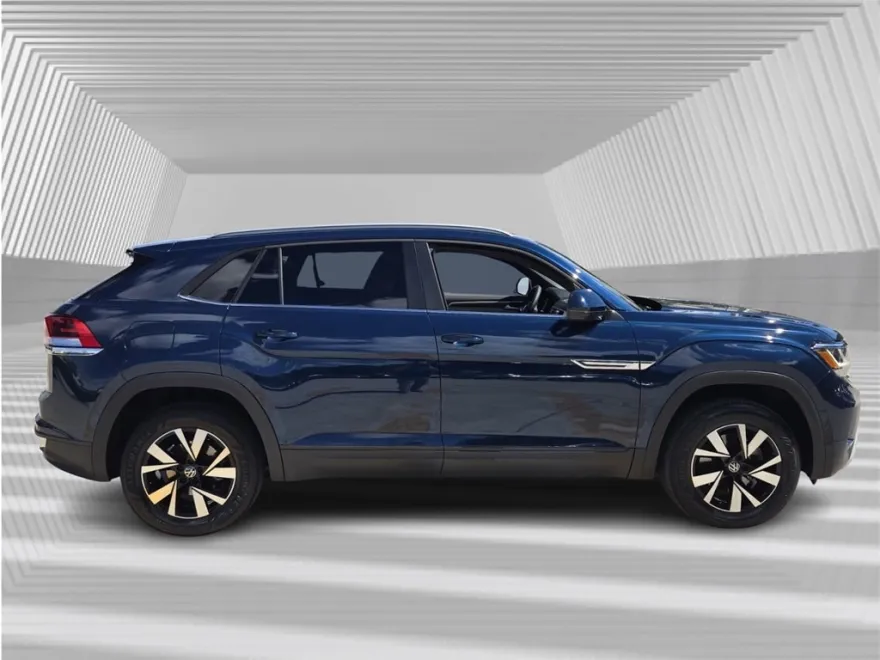 2022 Volkswagen Atlas Cross Sport SE photo 1