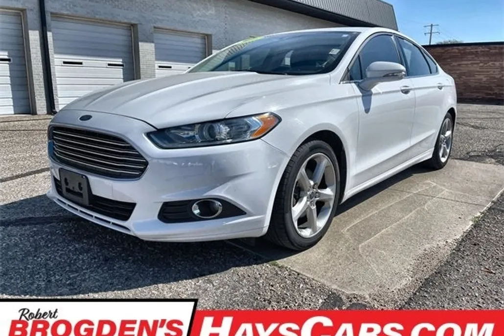 2016 Ford Fusion SE photo 1