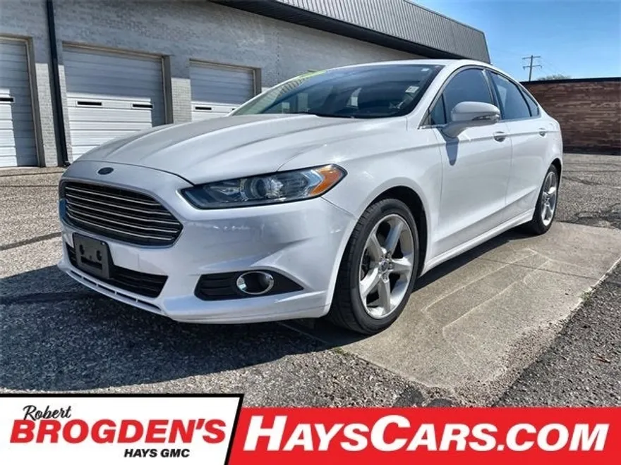 2016 Ford Fusion SE photo 1