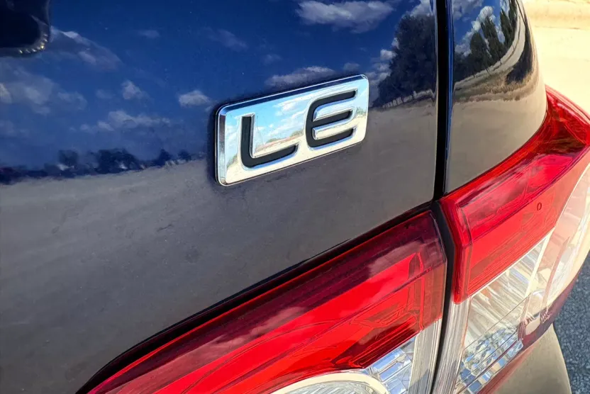 2012 Toyota Corolla LE photo 1