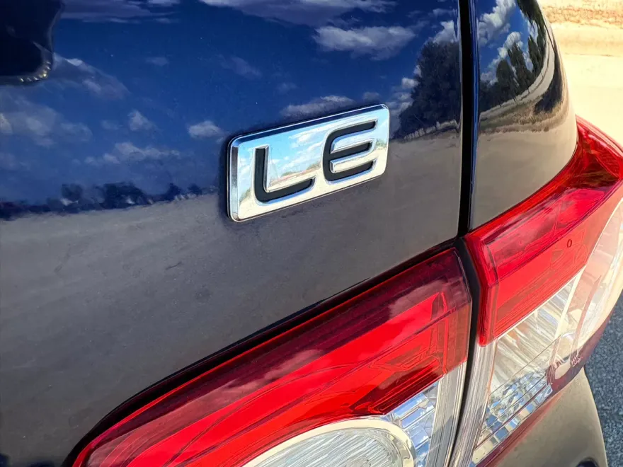 2012 Toyota Corolla LE photo 1
