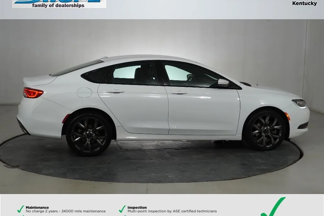2016 Chrysler 200 S photo 1