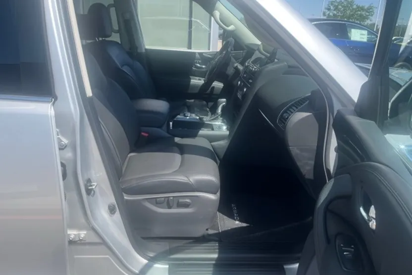 2024 Nissan Armada SV photo 1