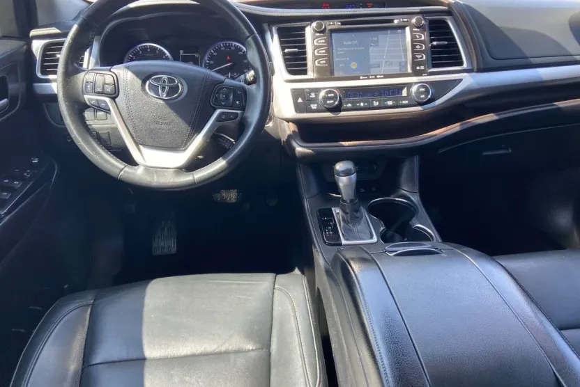 2017 Toyota Highlander XLE photo 1