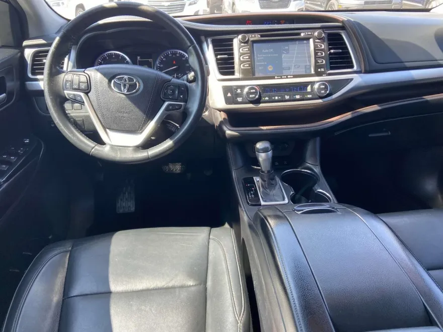 2017 Toyota Highlander XLE photo 1