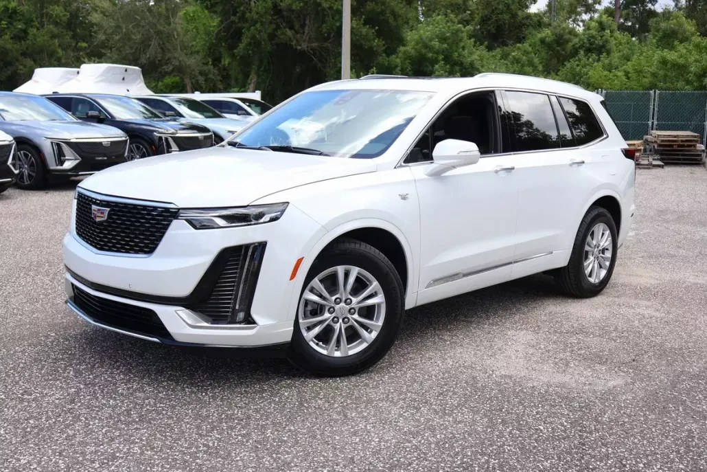 2025 Cadillac XT6 Luxury photo 1