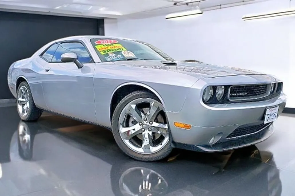 2013 Dodge Challenger SXT photo 1
