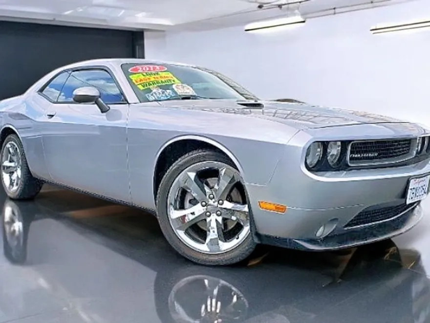 2013 Dodge Challenger SXT photo 1