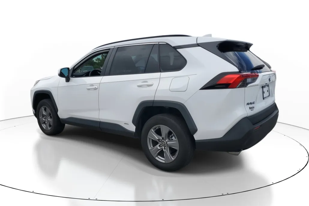 2024 Toyota RAV4 Hybrid LE photo 1