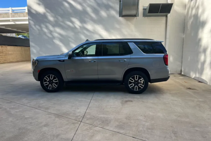 2024 Gmc Yukon AT4 photo 1