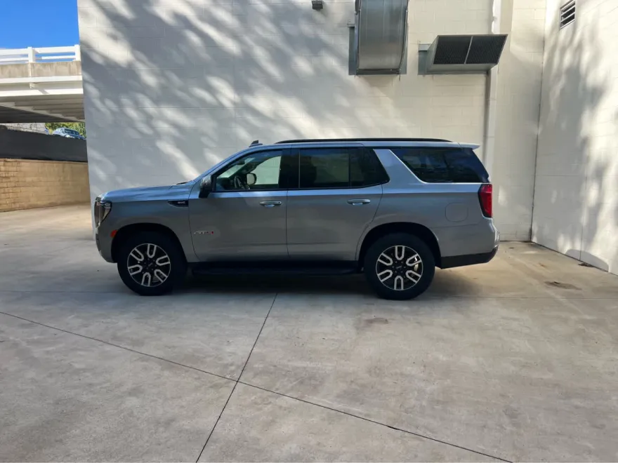 2024 Gmc Yukon AT4 photo 1