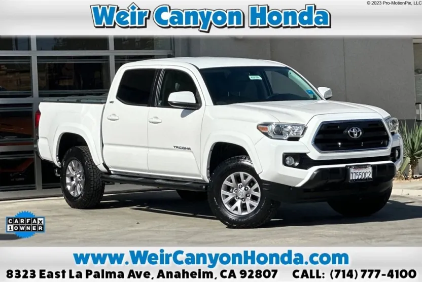 2017 Toyota Tacoma SR5 photo 1