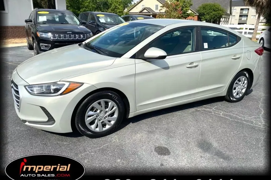 2017 Hyundai Elantra SE photo 1