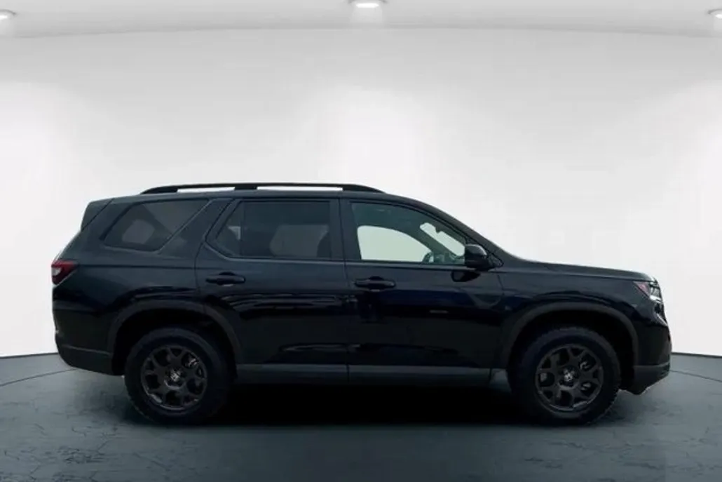 2025 Honda Pilot TrailSport photo 1