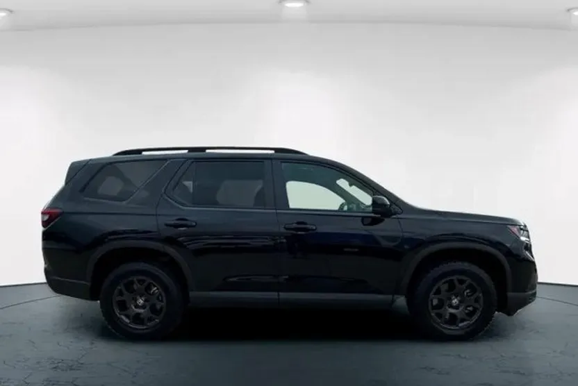 2025 Honda Pilot TrailSport photo 1