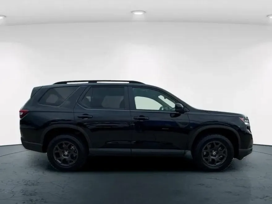 2025 Honda Pilot TrailSport photo 1