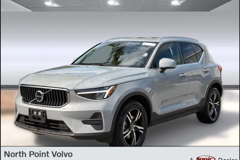 2025 Volvo XC40 AWD Core photo 1