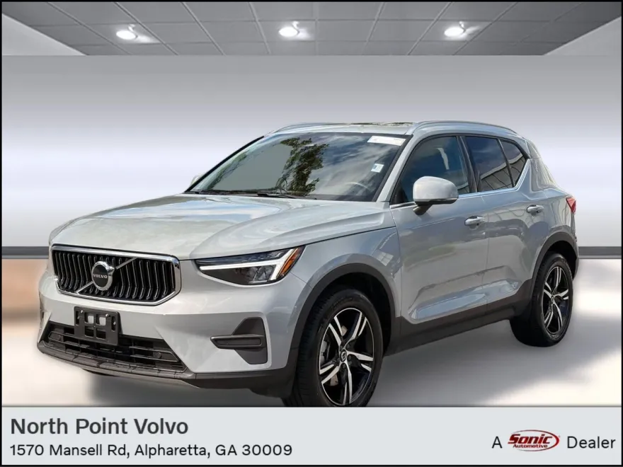 2025 Volvo XC40 AWD Core photo 1