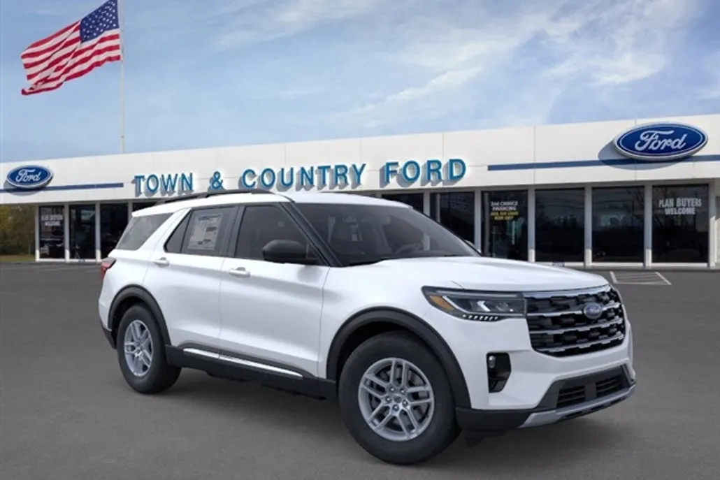 2025 Ford Explorer photo 1