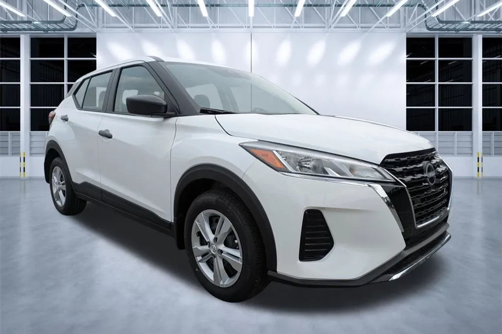 2025 Nissan Kicks Play S photo 1