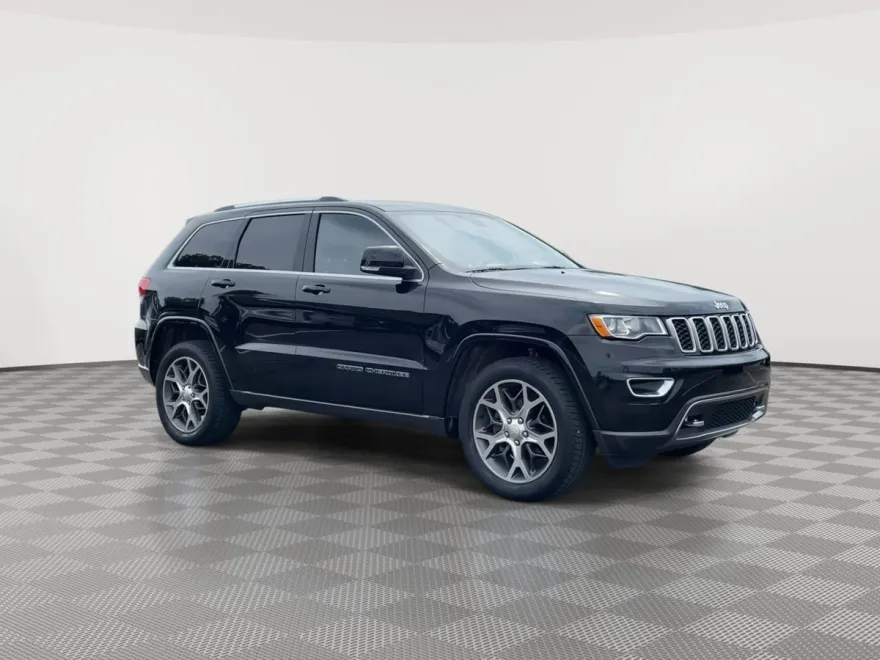 2018 Jeep Grand Cherokee Sterling Edition photo 1