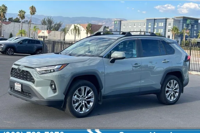 2023 Toyota RAV4 XLE Premium photo 1