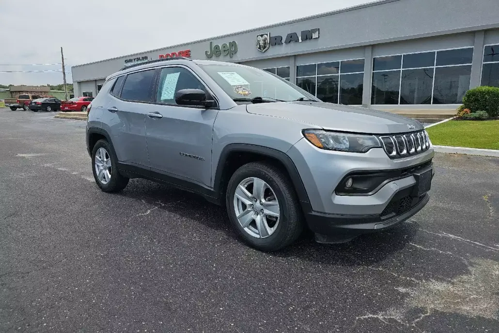 2022 Jeep Compass Latitude photo 1